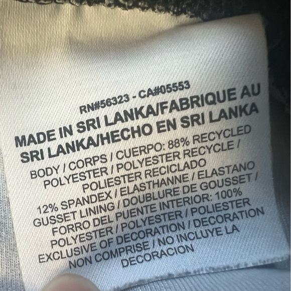 Nike Recycled Dri - Fit Black and Gray Tiger Stripe Capri Leggings. Size M - Picture 11 of 14